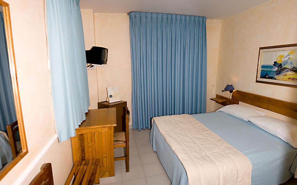 Hotel Marinella Pizzo  Room photo